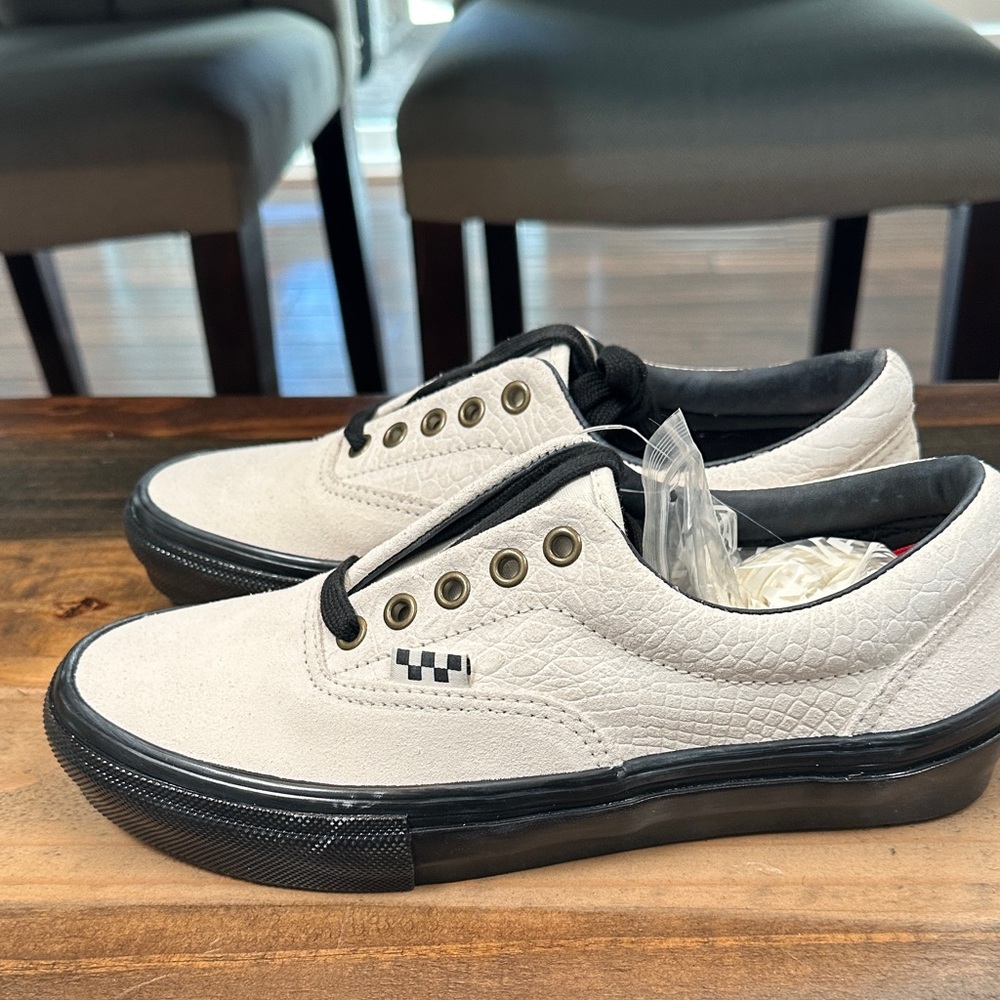 Vans Women’s/Men's Off-White and Black Breanna Geering Skate Era Sneakers